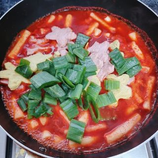 빨간키트 떡볶이 밀키트 2~3인분 매운맛 국물 떡볶이 만들기 쉬운 황금 레시피 분말 소스로 간편한 요리 — 4점을 준 리뷰어가 2021년 8월 올린 사용 사진