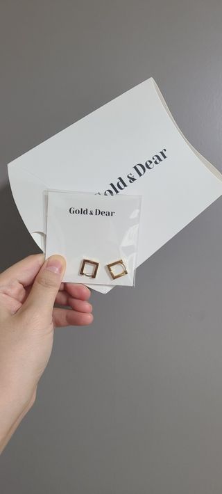 [골드앤디어] 14K 사각 네모 원터치 귀걸이_3color — 5점을 준 리뷰어가 2021년 6월 올린 사용 사진