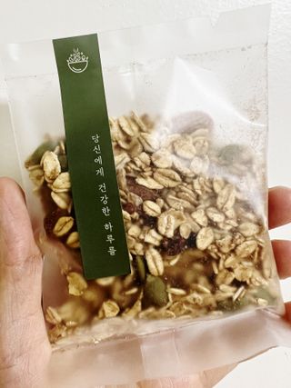 [그래한끼] 무설탕/저당 시리얼타입 수제그래놀라 (40gX10개) — 4.5점을 준 리뷰어가 2022년 6월 올린 사용 사진