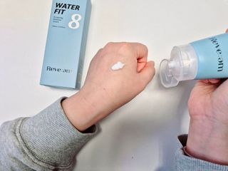 나우 [리브엠]피부 속부터 겹겹이, 촘촘하게! 워터핏8중 수분착붙 크림 — 5점을 준 리뷰어가 2024년 12월 올린 사용 사진