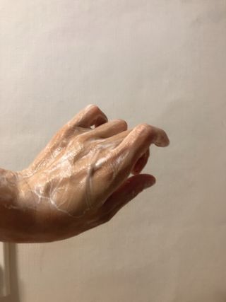 아소윤 기분좋은 향기 부드러운 거품 스파맨션 바디클렌져 5종 중 택1 + 마리아띠 샴푸두피볼 3종 중 1 랜덤발송 — 5점을 준 리뷰어가 2021년 7월 올린 사용 사진