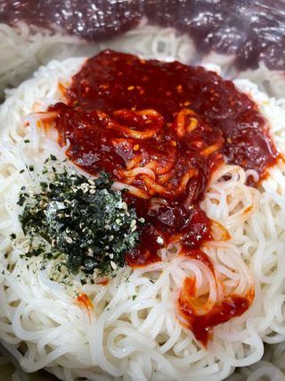 [한면원] 비빔국수 2인분 — 3점을 준 리뷰어가 2022년 8월 올린 사용 사진
