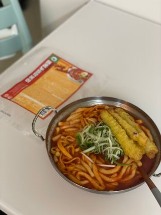 [푸딩팩토리] 요즘누들떡볶이540g + 매콤누들떡볶이 470g — 5점을 준 리뷰어가 2022년 9월 올린 사용 사진