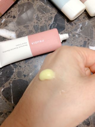 [후르디아] 끈적임 없는 착한성분 비건  핸드크림 3종 — 5점을 준 리뷰어가 2021년 1월 올린 사용 사진