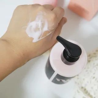 난나 살몬 스파이더 검버섯 미백 톤업 화이트닝 연어 앰플 크림 300ml 대용량 — 5점을 준 리뷰어가 2022년 12월 올린 사용 사진