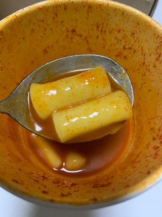유비쿡 컵떡볶이 매운컵떡볶이2개/ 짜장컵떡볶이 2개  총 4개세트 — 5점을 준 리뷰어가 2021년 2월 올린 사용 사진