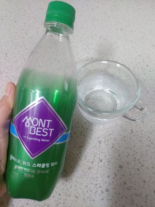 몽베스트 Montbest with Sparkling water Plain 20병 — 4점을 준 리뷰어가 2022년 8월 올린 사용 사진