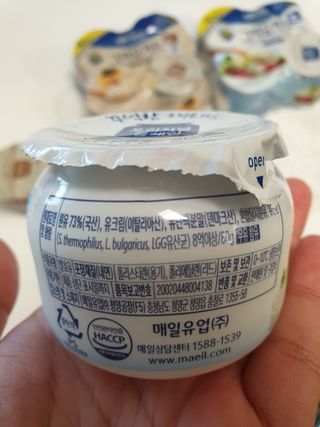매일바이오 그릭요거트 오리지널 플레인 4개, 로스터리 커피믹스 4개 — 5점을 준 리뷰어가 2021년 12월 올린 사용 사진