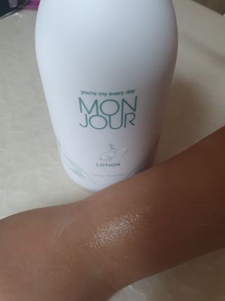 토박스코리아 몽쥬르 유아 로션 300ml — 5점을 준 리뷰어가 2021년 4월 올린 사용 사진
