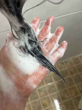 르핸스 퍼포밍 5 샴푸 비반트 포렛/베티버 포그 — 5점을 준 리뷰어가 2023년 3월 올린 사용 사진