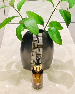 스킨큐어 산다화 비타민c 화이트닝 에센스 30ml — 5점을 준 리뷰어가 2021년 8월 올린 사용 사진
