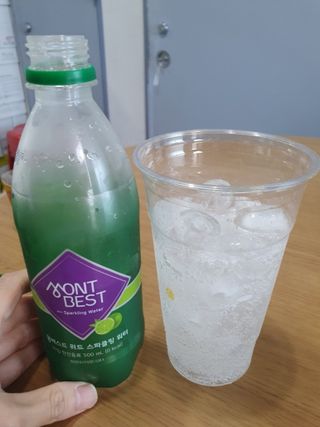 몽베스트 Montbest with Sparkling water Lime20병 — 5점을 준 리뷰어가 2022년 8월 올린 사용 사진