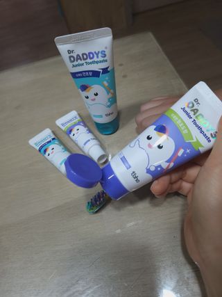 닥터데디스 안심불소 튼튼치약(청포도, 민트 중 택 1) 60g + 여행용 미니 치약 15g — 5점을 준 리뷰어가 2022년 8월 올린 사용 사진