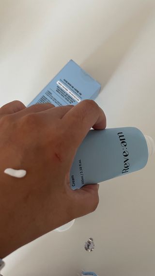 나우 [리브엠]피부 속부터 겹겹이, 촘촘하게! 워터핏8중 수분착붙 크림 — 5점을 준 리뷰어가 2024년 12월 올린 사용 사진