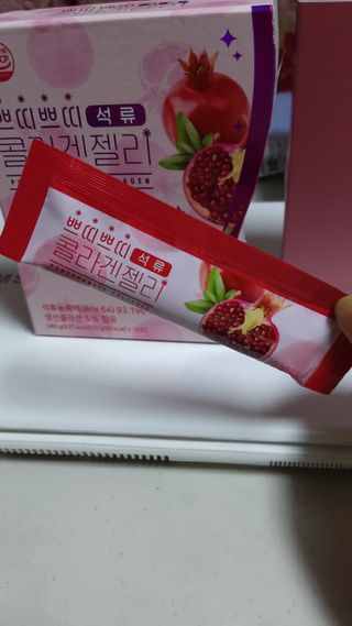 헬스업_쁘띠쁘띠석류콜라겐젤리_20g x 14포 — 5점을 준 리뷰어가 2021년 1월 올린 사용 사진