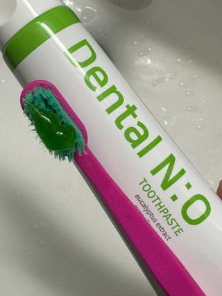 프리마인 유해균 뿐만 아니라 유익균까지 씻어내는 치약은 그만, 건강한 구강환경을 만드는 덴탈엔오 — 4점을 준 리뷰어가 2023년 4월 올린 사용 사진