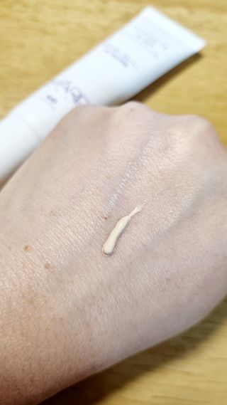 바르셀 톤업선크림 미백 메이크업베이스 CC크림 인텐시브 씨씨 젠 30ml — 5점을 준 리뷰어가 2021년 11월 올린 사용 사진