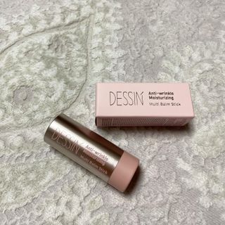 바르는뷰티 데생멀티밤 식물유래성분 97 저분자콜라겐 피부수분 미백 주름개선 멀티밤스틱 — 4.5점을 준 리뷰어가 2021년 11월 올린 사용 사진