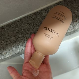 나노힐 르비에메르 소이 샴푸 300ml 구매평 — 5점을 준 리뷰어가 2024년 7월 올린 사용 사진