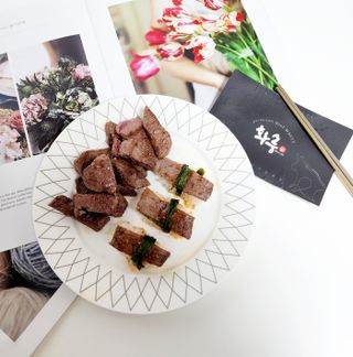 화룽 프리미엄 소고기 와규 mb9고마블 눈꽃살+부채살+등심 선물세트 — 5점을 준 리뷰어가 2022년 5월 올린 사용 사진
