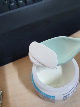 매일바이오 그릭요거트 오리지널 플레인 4개, 로스터리 커피믹스 4개 — 5점을 준 리뷰어가 2021년 12월 올린 사용 사진