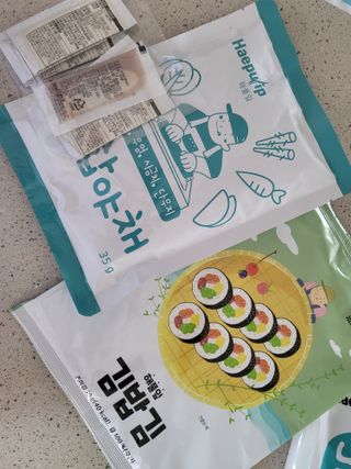 해풀잎 누구나 김밥*1ea [(혼합야채 35g *1ea,  김밥김 (5g, 5ea),  양념간장 (6g, 5ea), 참기름(5g, 2ea)] — 5점을 준 리뷰어가 2022년 7월 올린 사용 사진