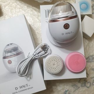 디하우트 랩 디하우트랩 클렌징 피부관리기 진동클렌저 실리콘+2종 인조모 브러시 — 4점을 준 리뷰어가 2021년 12월 올린 사용 사진