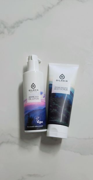 오일아리아 뉴트리 모이스처라이징 세사미 씨드 오일로션 & 데일리 디톡스 세사미 그라운즈 바디스크럽 — 5점을 준 리뷰어가 2023년 8월 올린 사용 사진