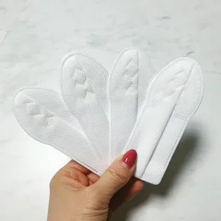 코보콩 에어슈즈 강아지 일회용 신발 소용량 패키지 20매 초경량  미끄럼방지 실내외 겸용 — 3점을 준 리뷰어가 2022년 2월 올린 사용 사진