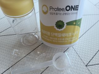 프로티원 단백질쉐이크 녹차맛 2주분 1통+보틀 — 3점을 준 리뷰어가 2021년 4월 올린 사용 사진