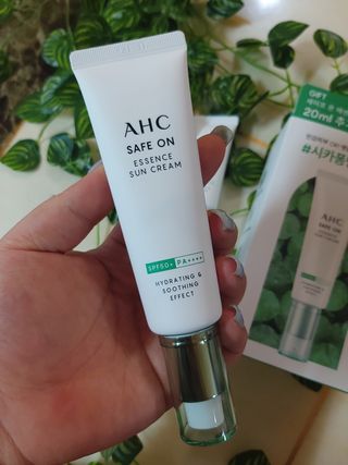 [AHC] 세이프온 에센스 선크림 올리브영 스페셜 증정 기획세트 — 5점을 준 리뷰어가 2022년 6월 올린 사용 사진