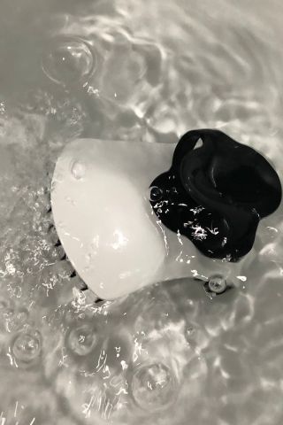 온가족 시원한샴푸 깨끗한두피 샴푸브러쉬 두피스케일링 히트팡블랙에디션 — 5점을 준 리뷰어가 2021년 8월 올린 사용 사진