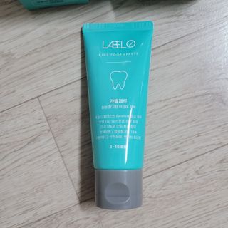 치과에서 쓰는 치약 _ 라벨제로 저불소 꼬마, 키즈, 유아, 베이비, 주니어 안전한 어린이치약 — 5점을 준 리뷰어가 2023년 1월 올린 사용 사진