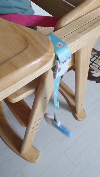 유비맘 젖병 빨대컵 다용도 홀더 1+1 _ 컬러 랜덤 발송 — 5점을 준 리뷰어가 2020년 12월 올린 사용 사진