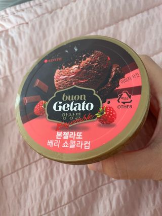 롯데제과 본젤라또 비스킷&바닐라카라멜바, 본젤라또 베리쇼콜라컵 — 5점을 준 리뷰어가 2021년 11월 올린 사용 사진