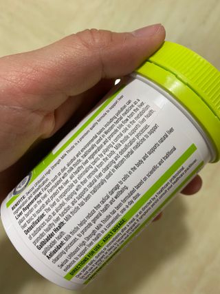 Swisse 스위스 고함량 밀크씨슬 35,000mg 60정 — 5점을 준 리뷰어가 2021년 11월 올린 사용 사진