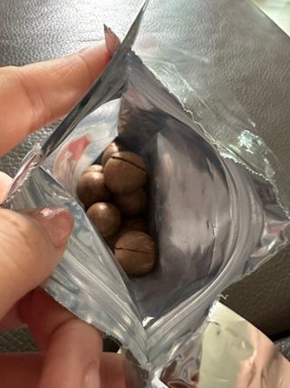 비나프렌즈 (구매평) 25년 햇 수확 알큰 프리미엄 껍질 까먹는 통 마카다미아 — 5점을 준 리뷰어가 2025년 8월 올린 사용 사진