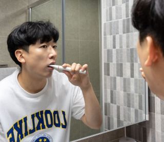 트로마츠 심플 미세전류 칫솔 — 5점을 준 리뷰어가 2022년 5월 올린 사용 사진