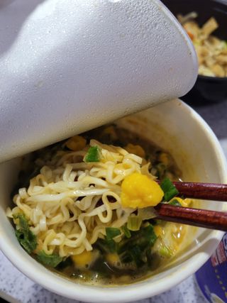 NISSIN 닛신 컵누들  4종 - 씨푸드오리지날, 씨푸드 스파이시, 씨푸드 커리, 씨푸드 XO소스 — 5점을 준 리뷰어가 2021년 11월 올린 사용 사진