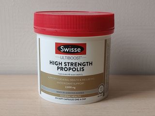 Swisse 스위스 고함량 프로폴리스 2,000mg 210정 — 5점을 준 리뷰어가 2021년 11월 올린 사용 사진