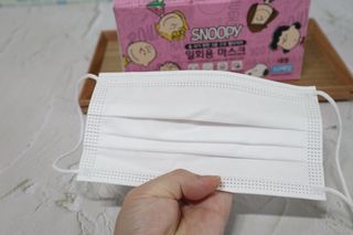 JHWORLD 스누피 마스크 정품 스누피 닥터클린 국내 아동용 성인용 3중 MB필터 일회용 덴탈마스크 50매 — 5점을 준 리뷰어가 2021년 9월 올린 사용 사진