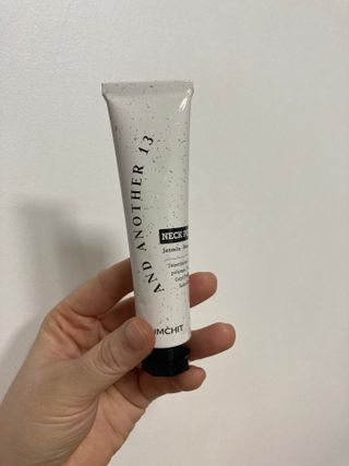 멈칫(MUMCHIT) 넥퍼퓸 NECKPERFUME 2가지 향 — 5점을 준 리뷰어가 2021년 12월 올린 사용 사진
