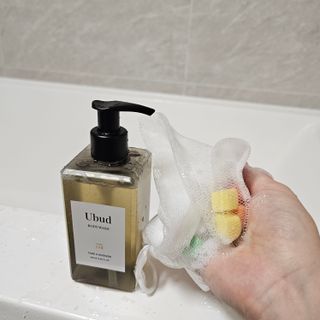 테이크어샤워 구매평)우붓 바디워시 Ubud BODY WASH 250ML — 5점을 준 리뷰어가 2025년 9월 올린 사용 사진