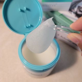 리더스코스메틱 리더스 카밍 바이오틱스 퀵 수딩 패드 — 5점을 준 리뷰어가 2022년 5월 올린 사용 사진