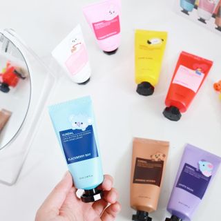 쿤달 BT21 시어버터 앤 마카다미아 퓨어 핸드크림 50ml 7구 기프트 세트 — 5점을 준 리뷰어가 2021년 3월 올린 사용 사진