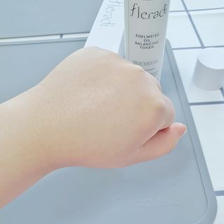 플레라디 에델바이스 오일 밸런싱 토너 — 4.5점을 준 리뷰어가 2021년 4월 올린 사용 사진