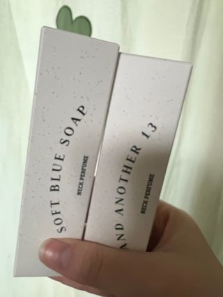 멈칫(MUMCHIT) 넥퍼퓸 NECKPERFUME 2가지 향 — 5점을 준 리뷰어가 2021년 11월 올린 사용 사진