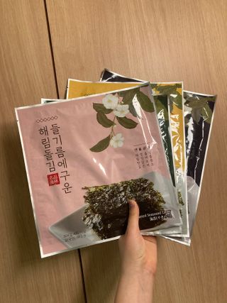 [해림맛김] 들기름에 구운 바삭바삭 김 4종 세트 + 1종 랜덤발송 총5개입 — 5점을 준 리뷰어가 2021년 2월 올린 사용 사진