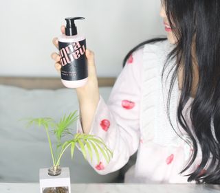 난나 살몬 스파이더 검버섯 미백 톤업 화이트닝 연어 앰플 크림 300ml 대용량 — 5점을 준 리뷰어가 2022년 11월 올린 사용 사진