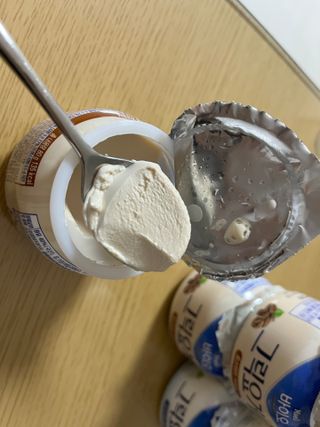 매일바이오 그릭요거트 오리지널 플레인 4개, 로스터리 커피믹스 4개 — 5점을 준 리뷰어가 2021년 12월 올린 사용 사진